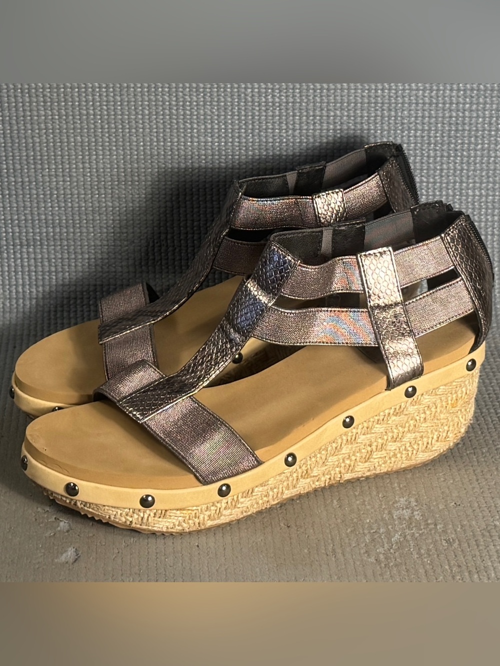Volatile Zayanta‎ Metallic Wedge Sandals Women’s Size 8